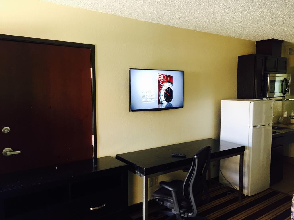 Executive Inn Groves Room photo